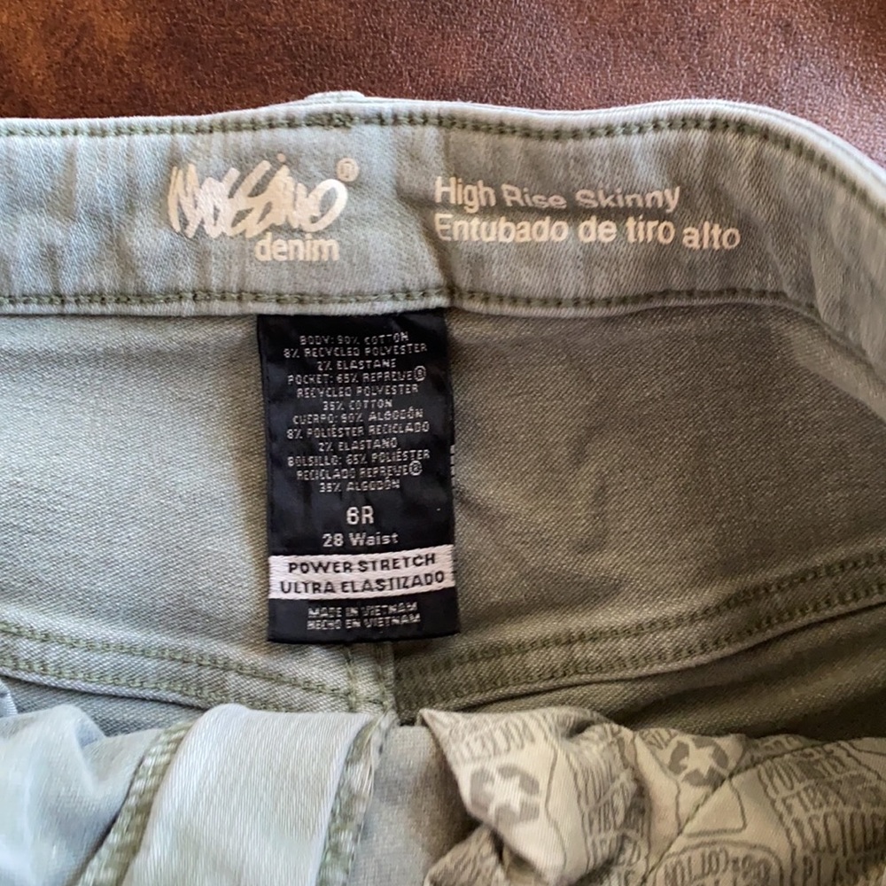 🛍️Light green high rise skinny jeans! - Picture 3 of 8